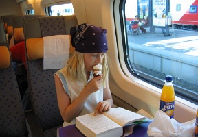 Johanna reading the latest Harry Potter book (number 6) on the train back to Tampere