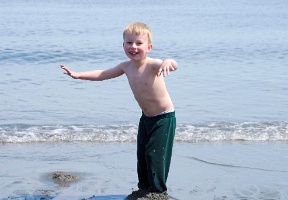 Antti digging into the sand with his feet