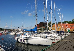 The large, dark building in the background is the Vasa Museum