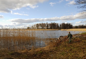 Taking a break from football - Tuomas walking along the shore of Kulosaari.