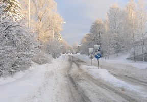 Looking east on Kulosaaren Puistotie