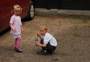 Antti blowing bubbles for Elsa