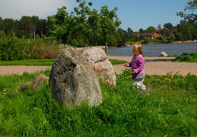 Elsa looking for Tuomas...
