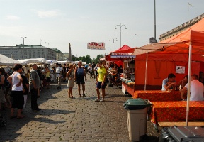 Walking around the Kauppatori market