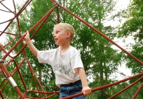 Antti climbing at a park in Kulosaari