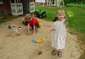 Tuomas and Elsa playing in the sand