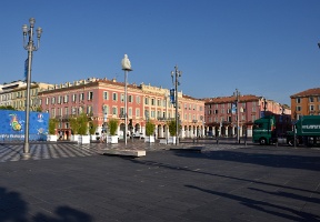 Nice in the morning before the crowds