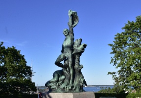 "Haaksirikkoiset" statue on Tähtitorninmäki in Helsinki
